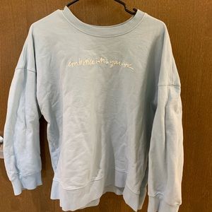 BLIGHT BLUE CREW NECK W/ EMBROIDERED TEXT